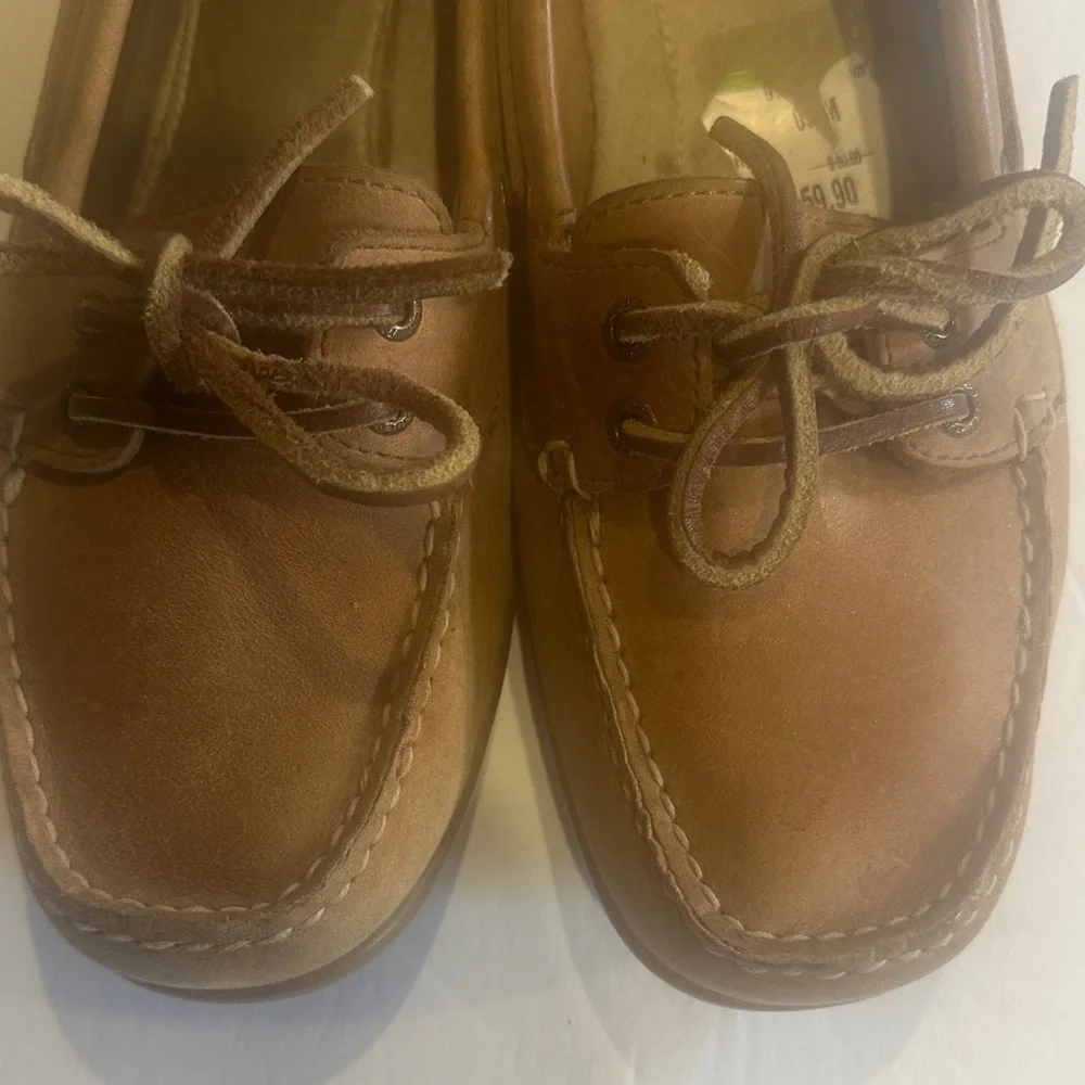 Sperry Top Sider Tan Leather upper Boat Shoes 2 eye shoelace w non marking sole